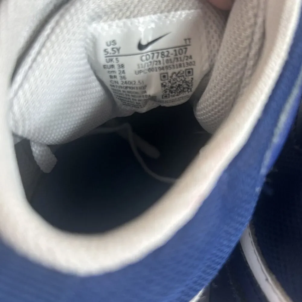 Nike Sneakers Court Borough Mid 2 Youth Size 5.5 White Blue CD7782